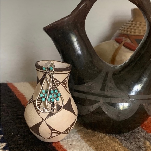 Vintage Zuni petit point turquoise flower earrings Native American earrings - Picture 5 of 5